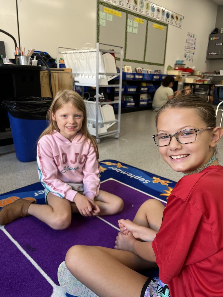 Check out these heartwarming moments as our 1st graders met their 4th-grade buddies! 